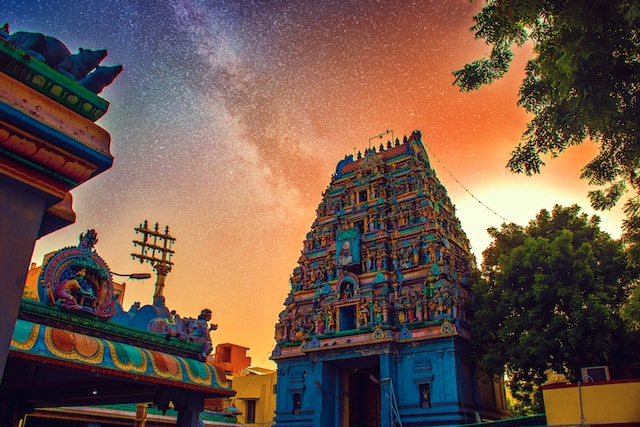 Image of Kapaleeshwar Temple in Chennai, a vibrant and ornate South Indian temple with colorful Dravidian architecture, intricate sculptures, and a towering gopuram.