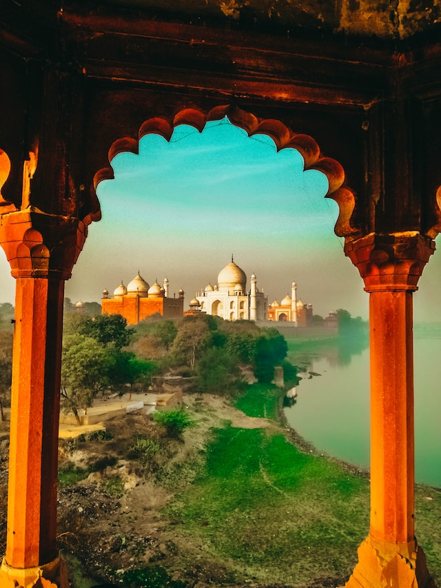 An image showcasing the exquisite beauty of India: A captivating landscape featuring vibrant colors, intricate traditional attire, and the rich cultural diversity that defines the nation.